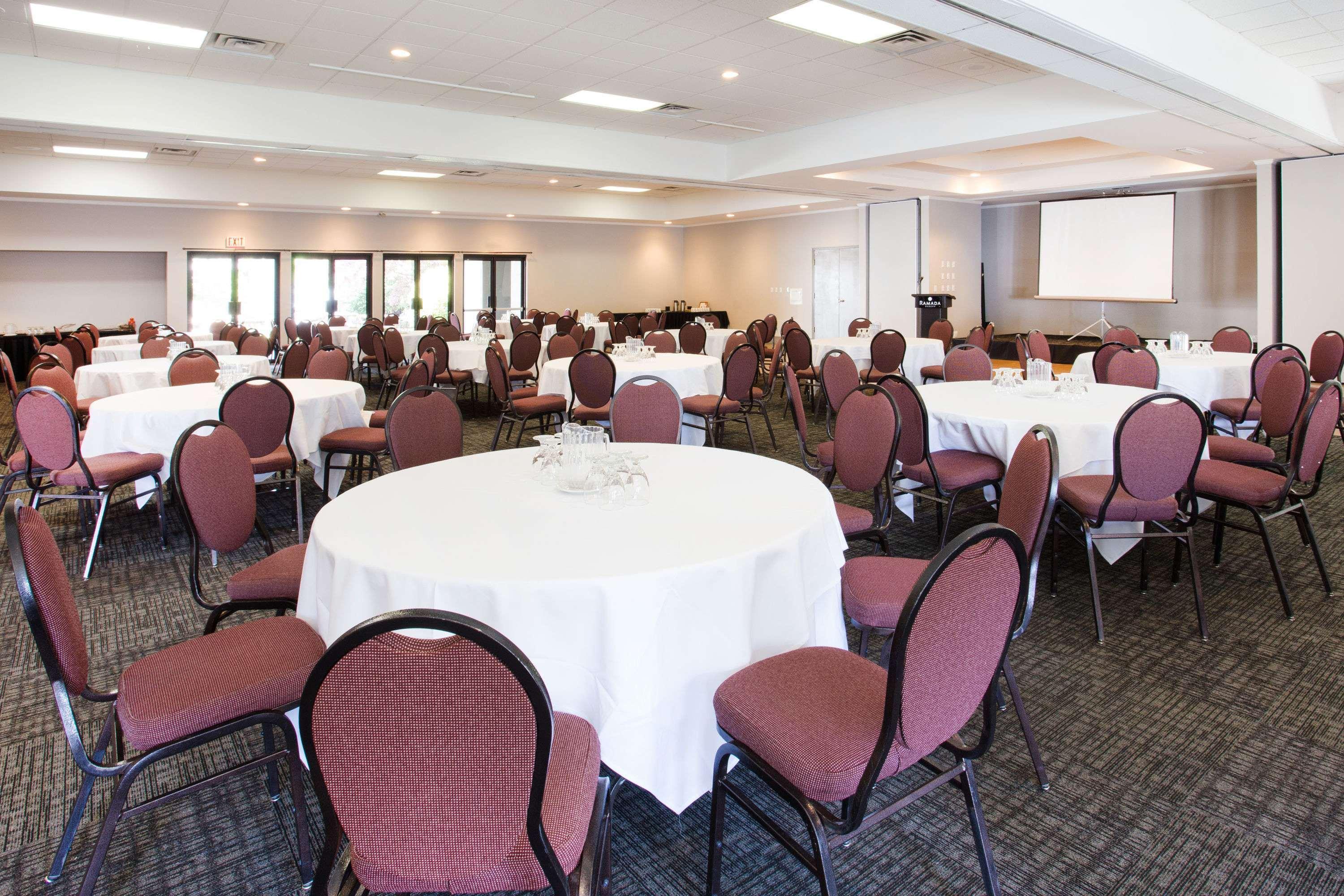 Ramada By Wyndham Duncan Cowichan Valley Extérieur photo